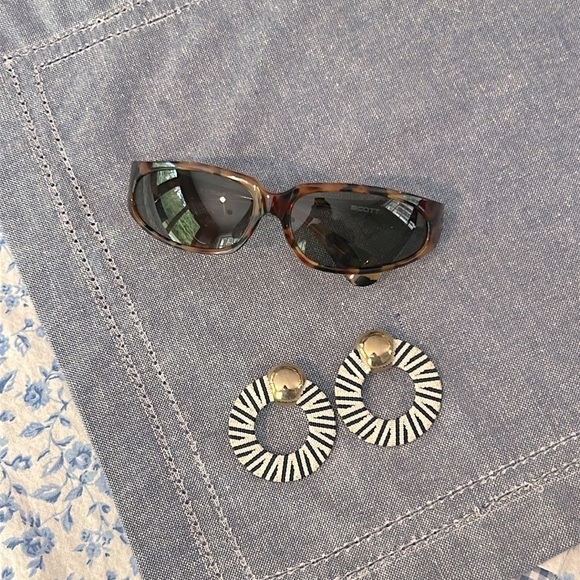 Gold and Blue Striped Hoop Earrings Vintage Estate Sale - Picture 5 of 5